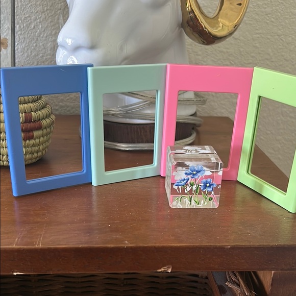 Colorful Frame Set with Floral Cube - Picture 3 of 3